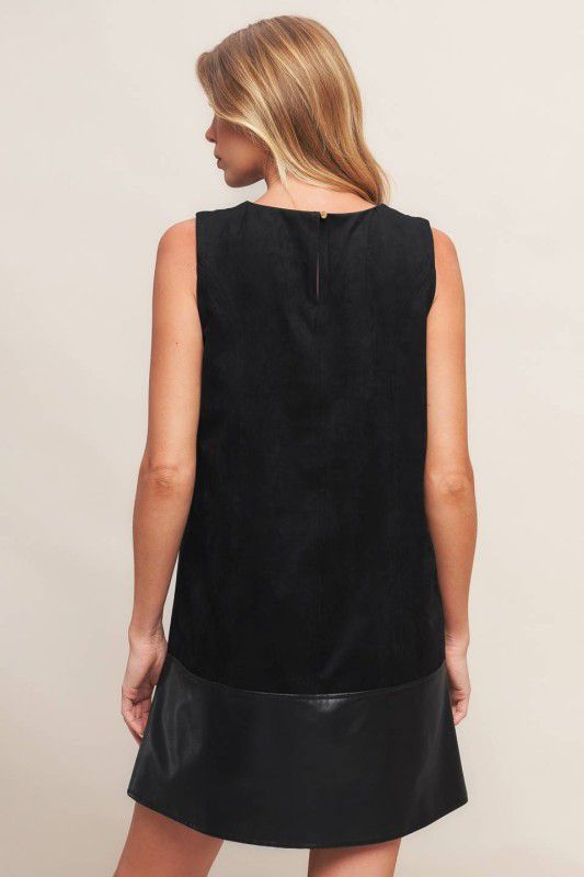 Vestido negro con vinipiel