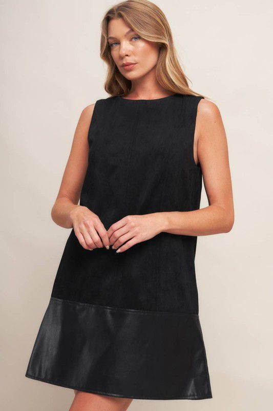 Vestido negro con vinipiel