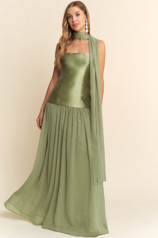 Vestido con bufanda