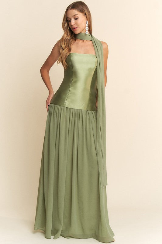 Vestido con bufanda