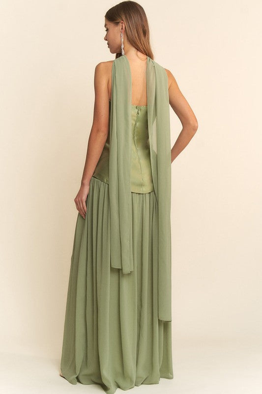 Vestido con bufanda